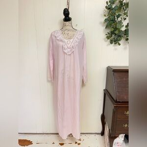 Elegant VTG Lady Cameo pink lacy nightgown semi sheer standard size